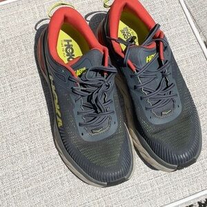 Mens size 10 Hoka Bondi 7